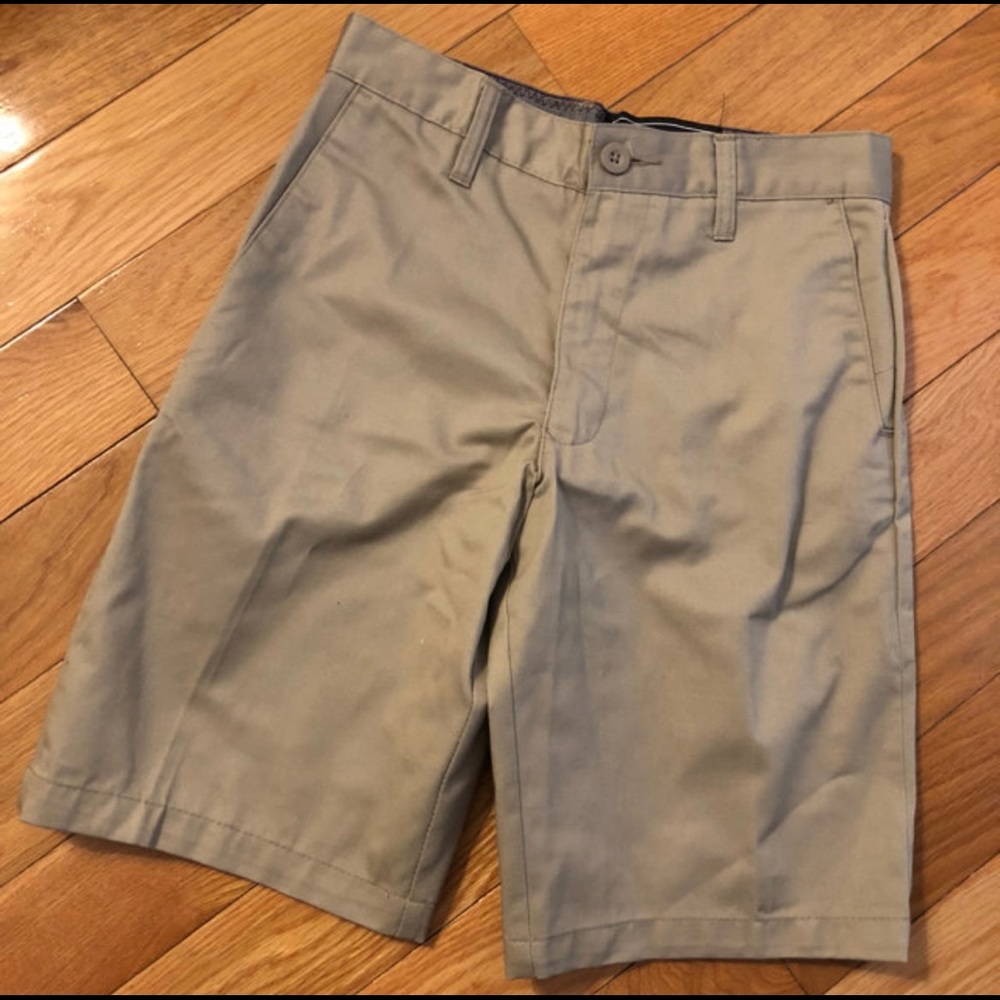 NWOT boys sz28(18) 17th Street Surf Shop Shorts